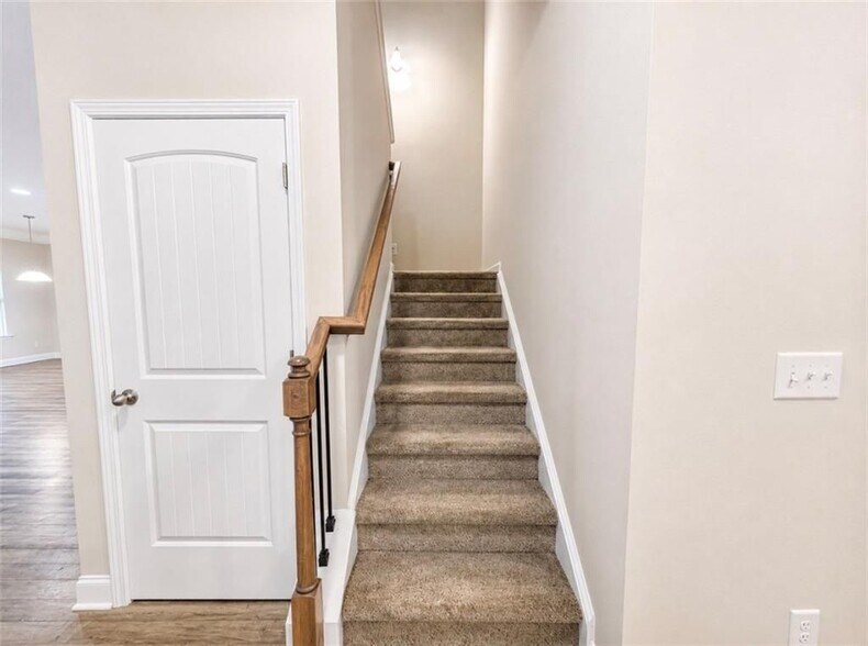 Building Photo - 757 Laurel Cove