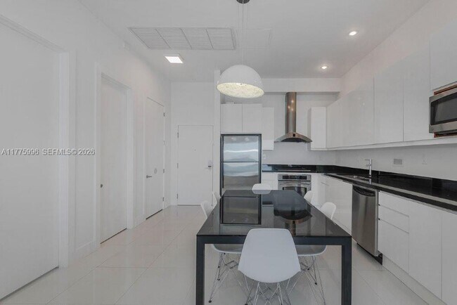 Building Photo - 2301 Collins Ave