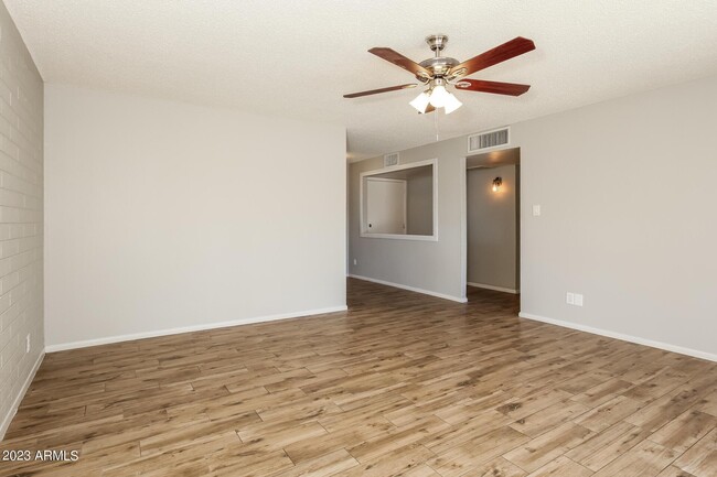 Building Photo - 3251 E Hillery Dr
