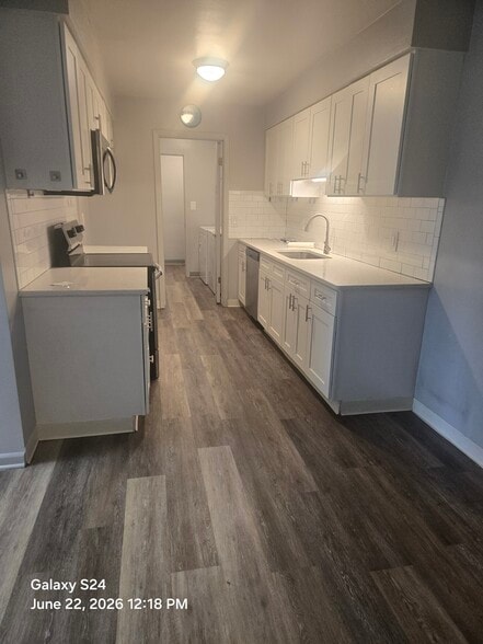 eat-in galley kitchen - 22655 Chagrin Blvd