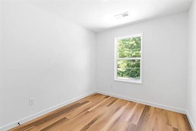 Building Photo - 3/2.5 Townhome Centrally Located in Greenv...