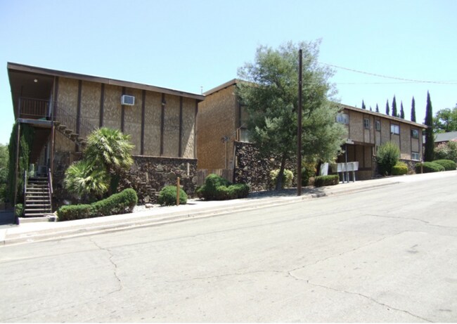 Primary Photo - LARGE 1 BED 1 BATH UNIT WITH PRIVATE PATIO