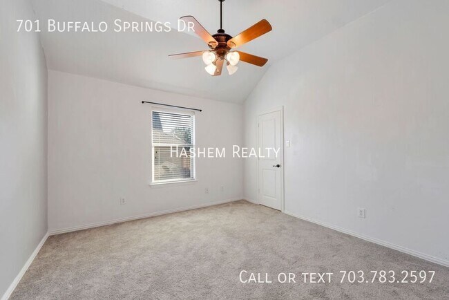 Building Photo - 701 Buffalo Springs Dr