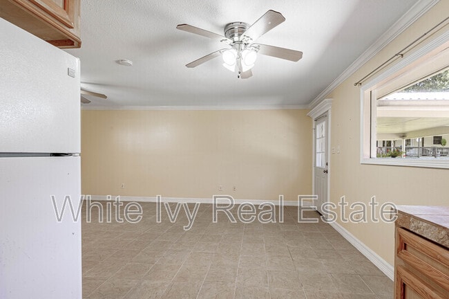 Building Photo - 4 Rainbow Dr