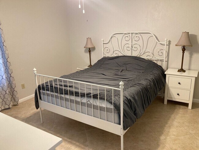 Building Photo - Furnished 2 Bedroom-2 Bath Condo in Estuar...