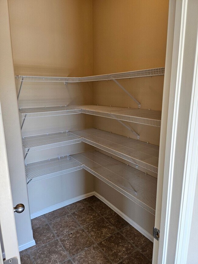 Building Photo - ALL PROSPECTIVE TENANTS MUST SUBMIT A $58 ...