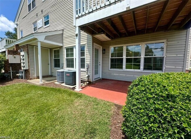 Building Photo - 4044 Laurel Green Cir
