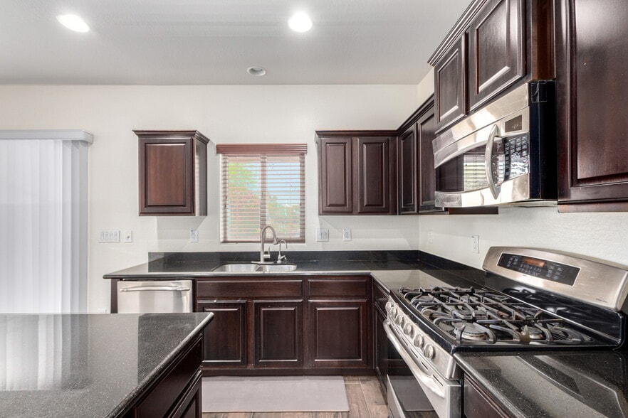 Building Photo - 16306 N 73rd Dr