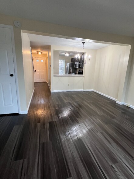 Building Photo - 378 Scott Ln