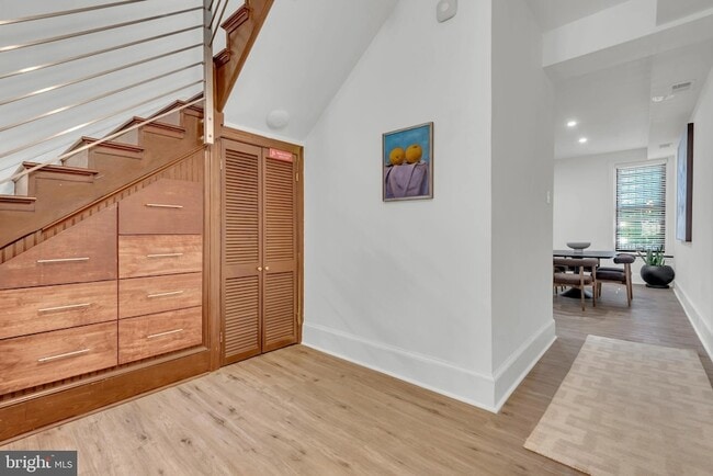 Building Photo - 915 5th St NW