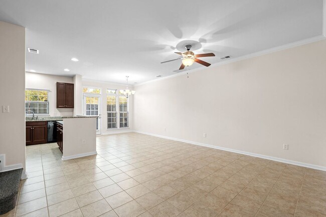 Building Photo - Beautiful 3 BR, 2.5 BA Townhome Easy Access to I-85 & I-385