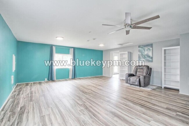 Building Photo - 3 Bed, 2 Bath Home Off SR 500 at NE 54th A...