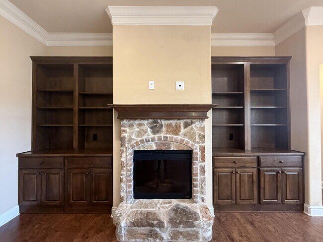 Building Photo - 9804 Houston Dr