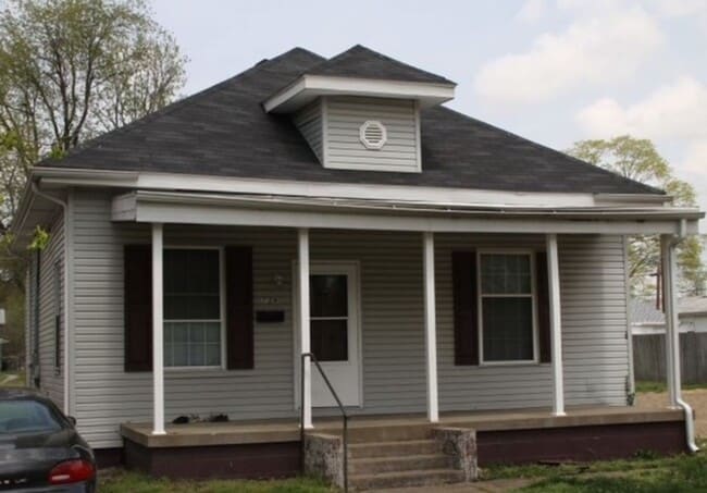 Primary Photo - 726 Jackson Ave