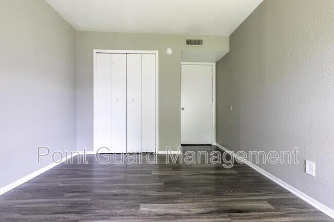 Building Photo - 4550 West Kiest Boulevard - 1034