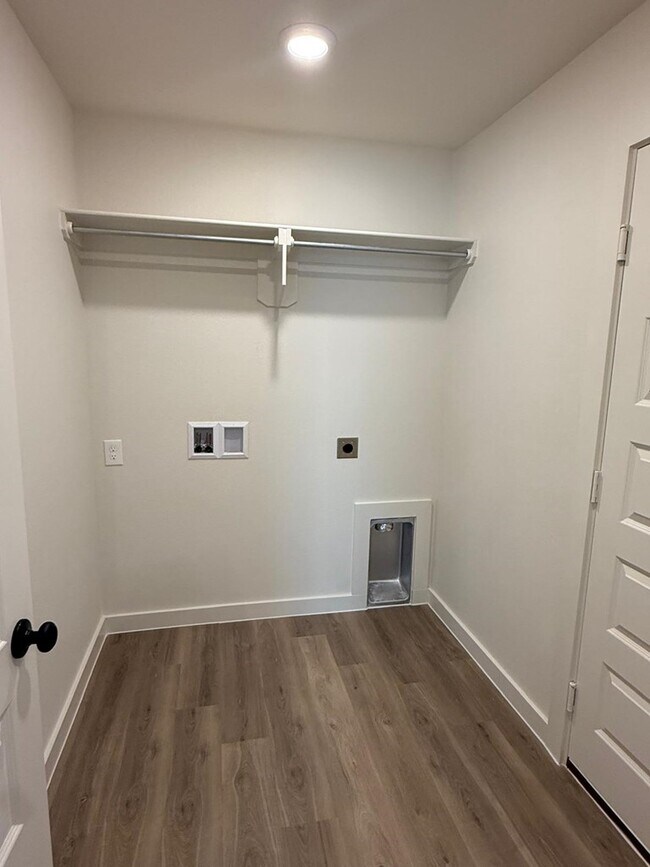 Building Photo - 6309 Poppy Dr