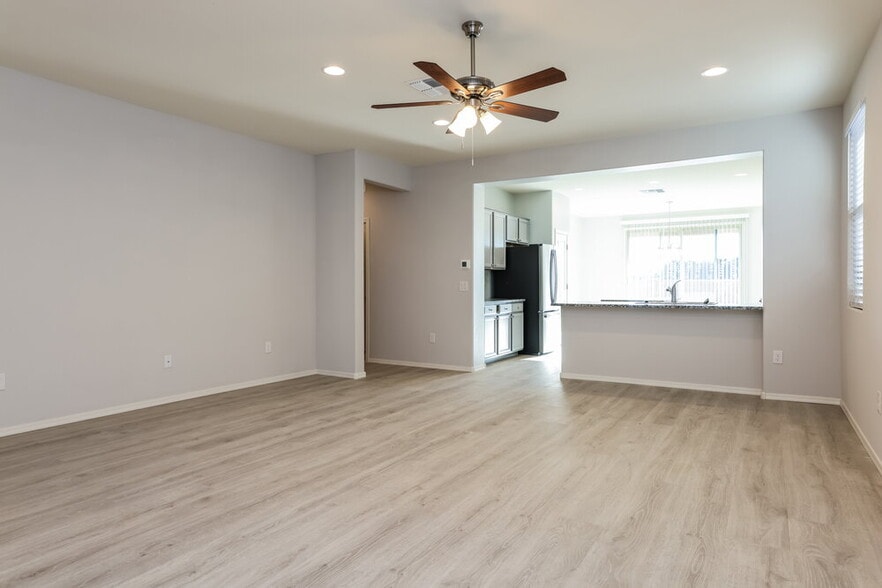 Building Photo - 13962 E Silver Pne Trl