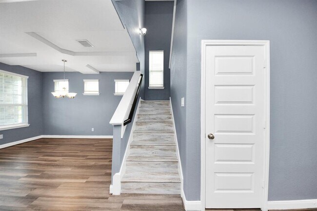 Building Photo - 931 Barstow Dr