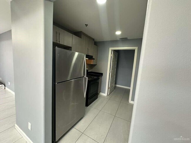 Building Photo - 10 W Harrison Ave