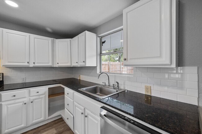 Building Photo - 206 S Cleveland St