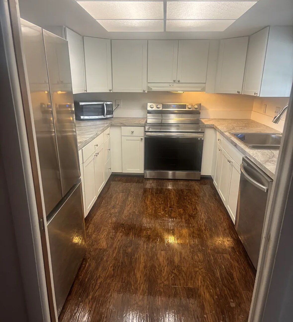 Building Photo - 3119 Riverside Dr