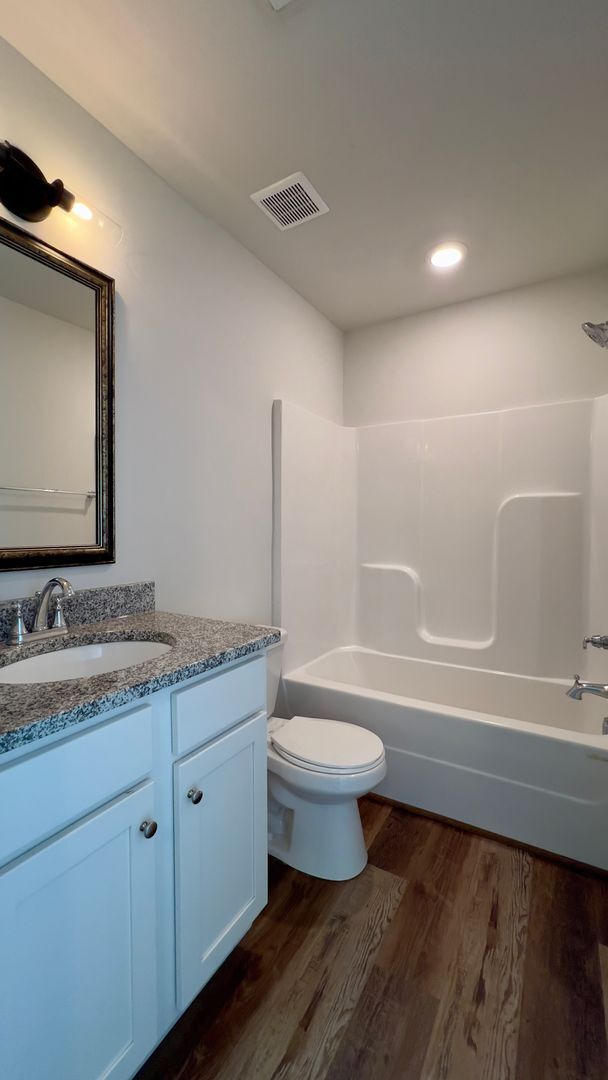 Building Photo - Available Home in Ross Park!