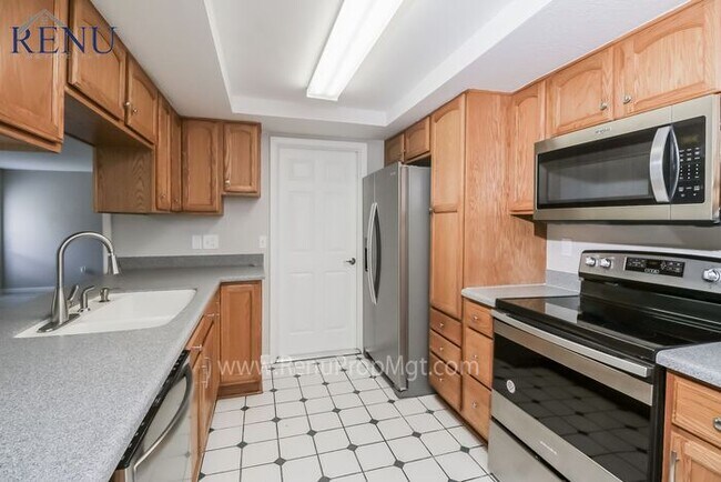 Building Photo - AVAILABLE NOW! $0 APP FEES!