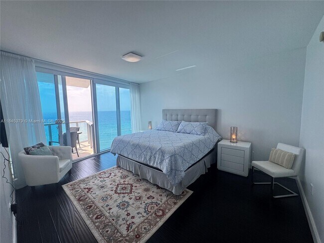 Building Photo - 17001 Collins Ave