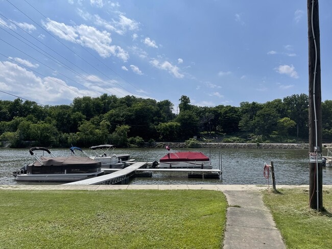 Building Photo - 6032 Park Ridge Rd