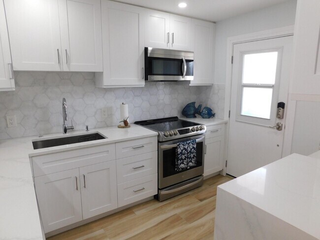 Building Photo - 2871 N Ocean Blvd