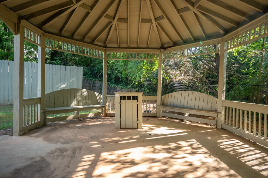 Building Photo - 270 Strickland Ave