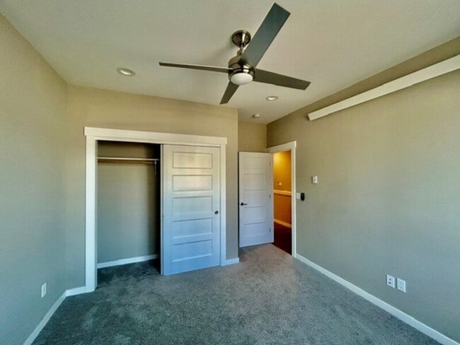 Building Photo - 5683 Sunstone Pl