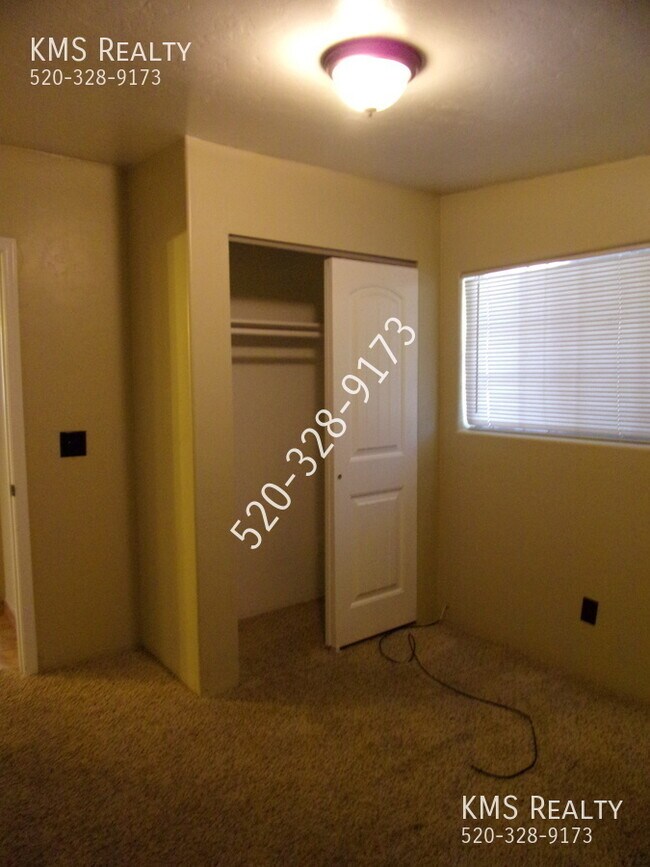 Building Photo - 5625 S Irving Dr