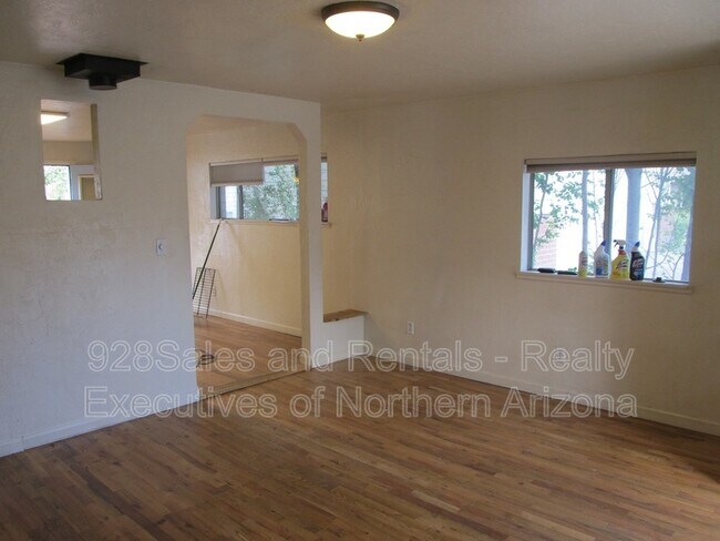 Building Photo - 535 S Ernest St