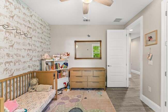 Building Photo - 106 Hibernate Way