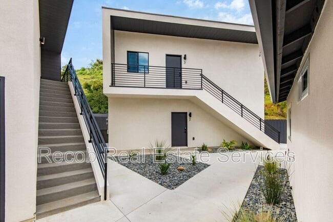 Building Photo - 1704-1710 Hanford Dr