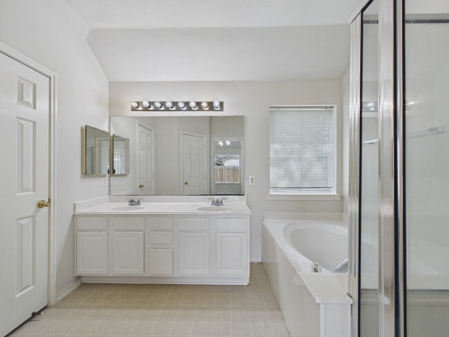 Building Photo - 1151 Andover Dr