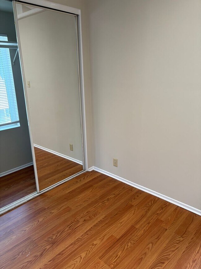 Building Photo - $1,895- ALL UTILITIES INCLUDED- BEAUTIFUL ...