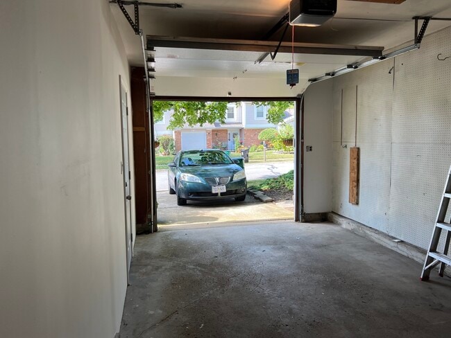 Building Photo - 213 Stanyon Ln
