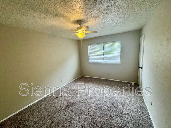 Building Photo - 2708 Charlesworth Dr