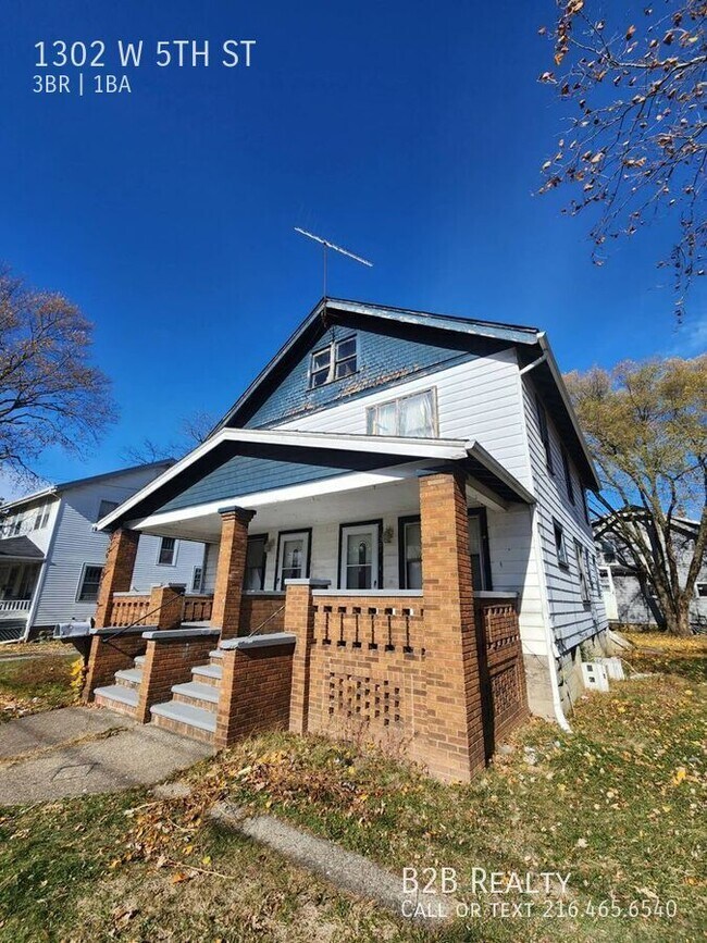 Building Photo - 1302 W 5th St