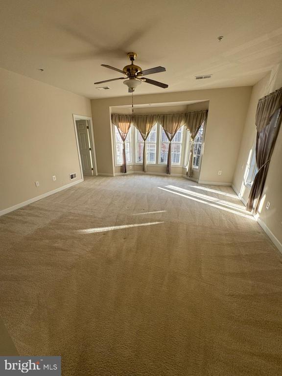 Building Photo - 9500 Hyde Pl