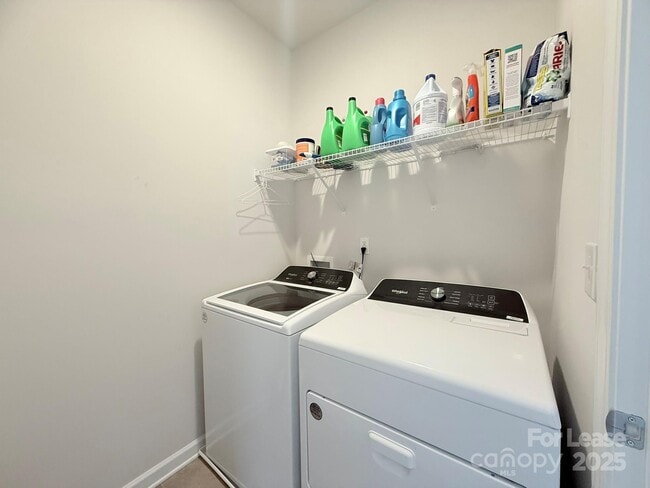 Building Photo - 6135 Moonview Ct