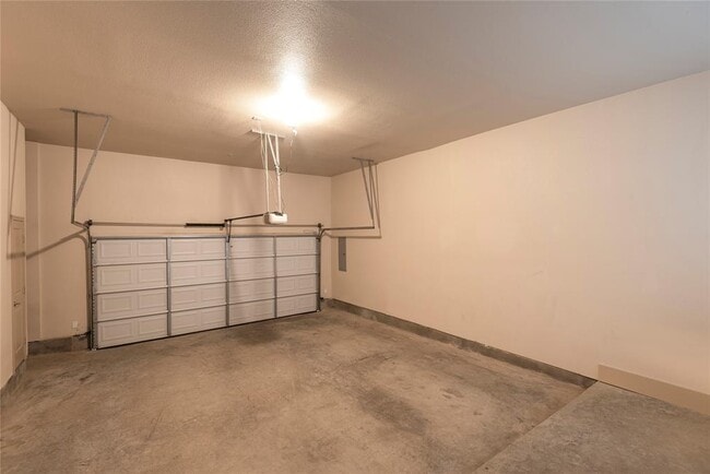 Building Photo - 1207 Beaconsfield Lane