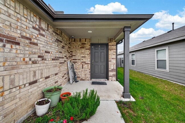 Building Photo - 10411 Meadow Saffron Dr