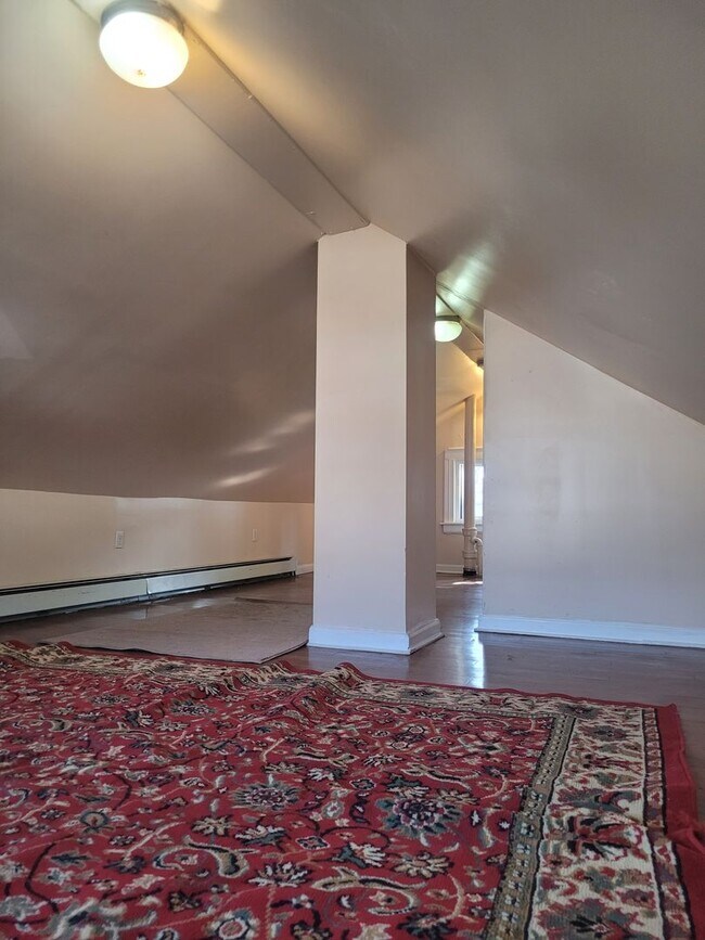 Building Photo - 24 Valley St