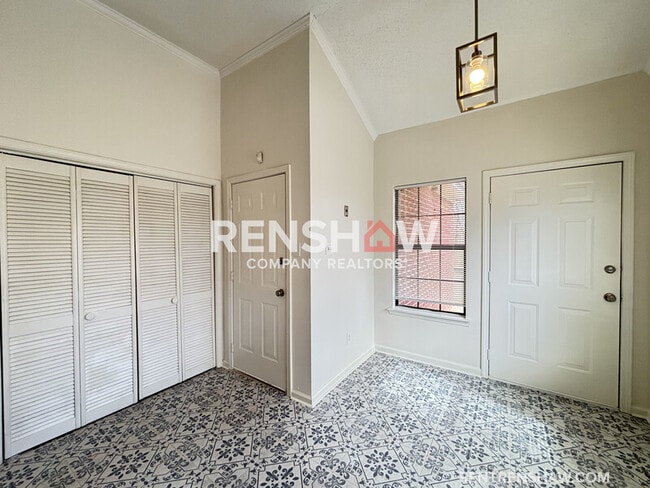 Building Photo - 2512 Courtney Dr