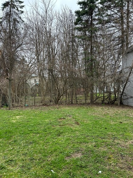 Building Photo - 112 W 3rd St N