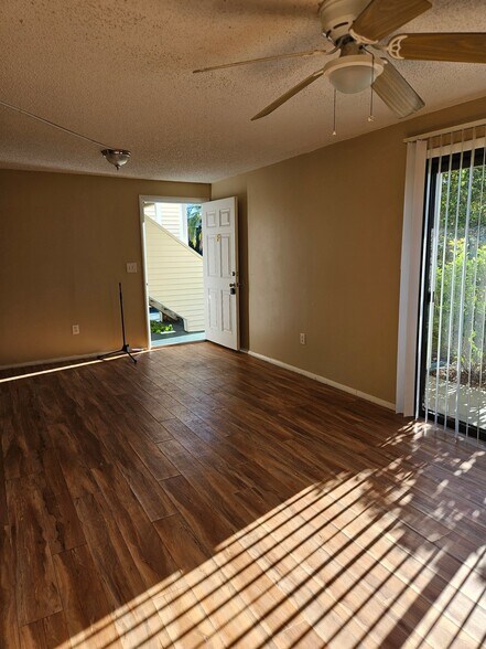 Building Photo - 129 Camphor Cir