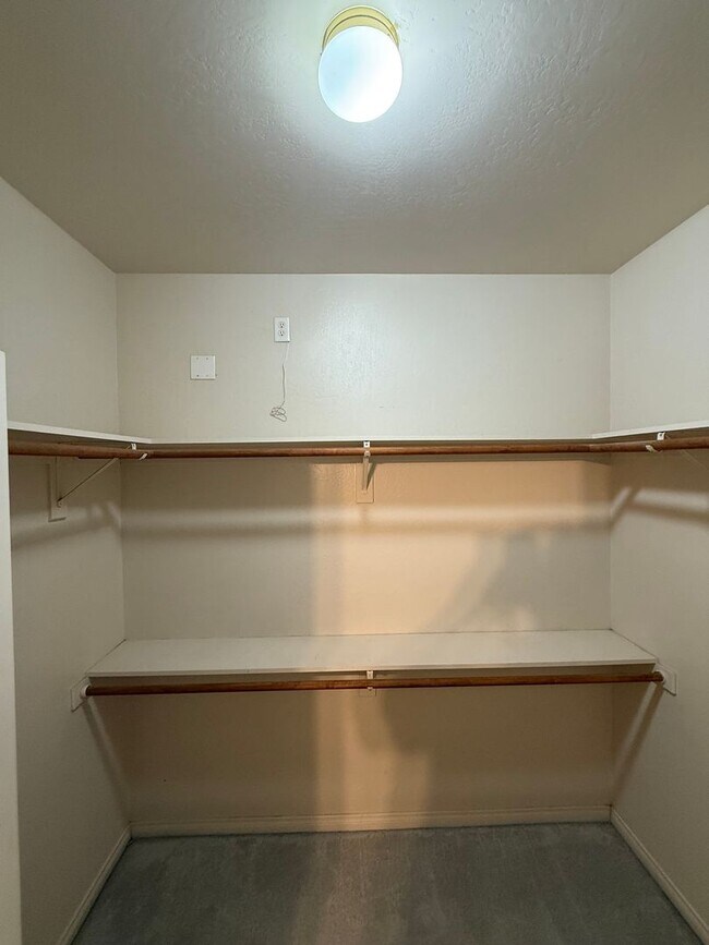 Building Photo - Modern 4-Bedroom Home in Northwest Bakersf...